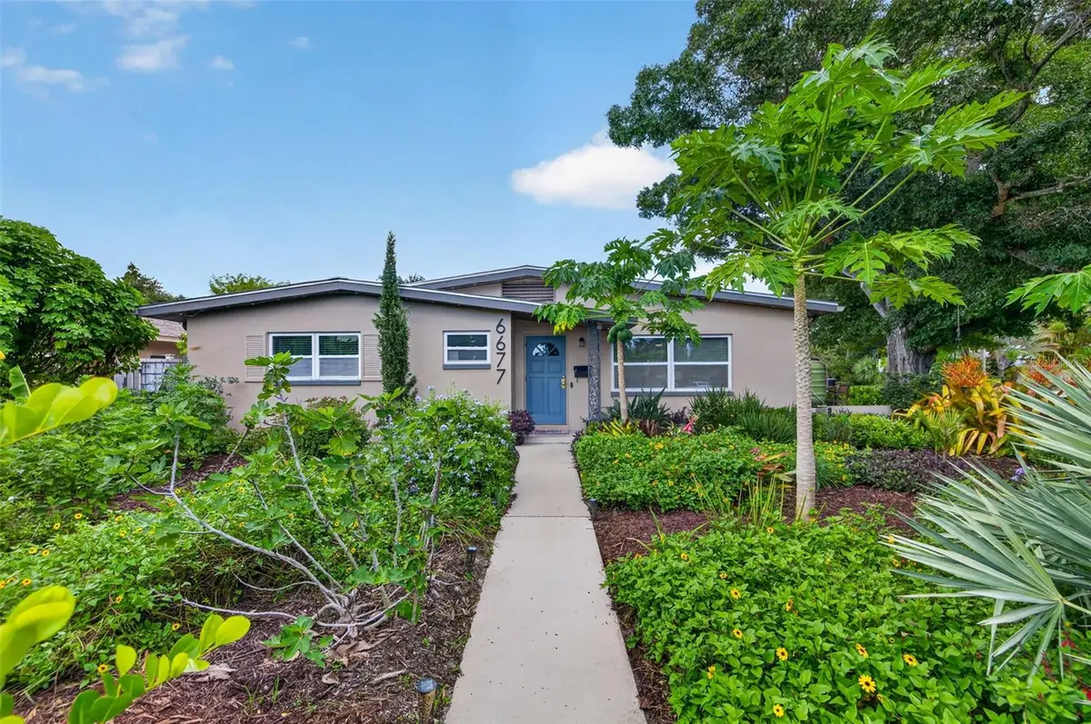 6677 Poinsettia Avenue S, Saint Petersburg, FL 33707 - #1