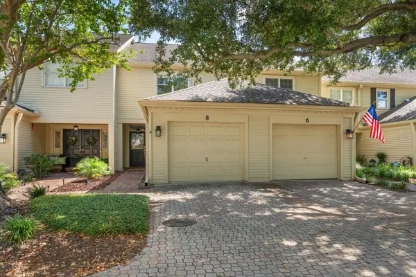 8 Pelican Place #8, BELLEAIR, FL 33756
