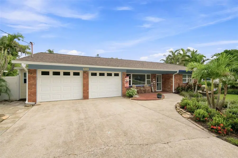 526 S Larry Circle, Brandon, FL 33511 - #3