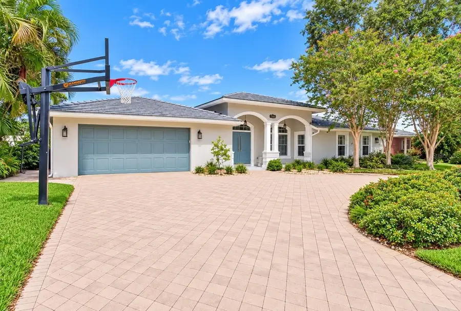 2023 Iowa Avenue Ne, Saint Petersburg, FL 33703 - #2