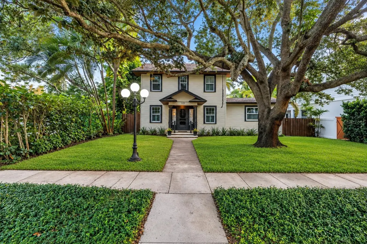 229 18th Avenue Ne, Saint Petersburg, FL 33704 - #1
