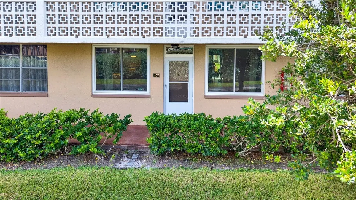 5095 Bay Street Ne #107, Saint Petersburg, FL 33703 - #1