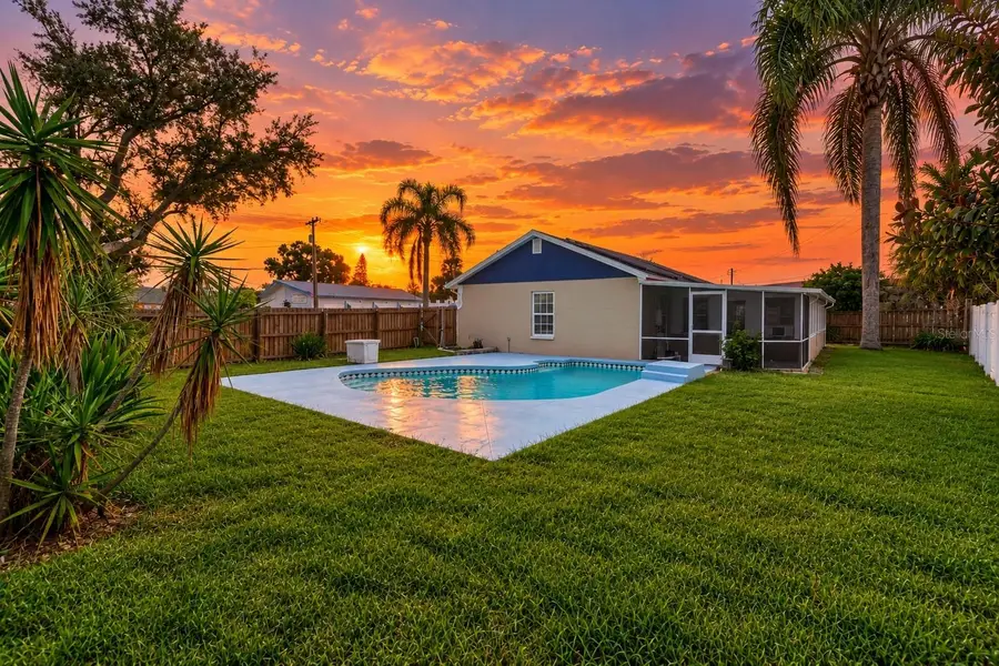 208 Flamingo Dr, Apollo Beach, FL 33572 - #2