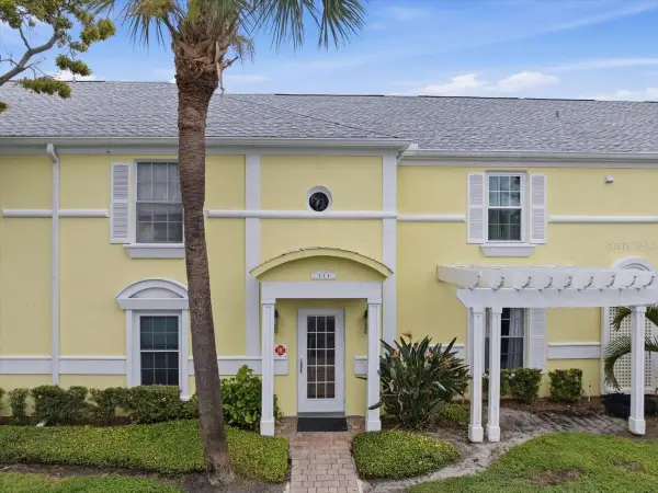 111 Seahorse Drive Se #B, ST PETERSBURG, FL 33705