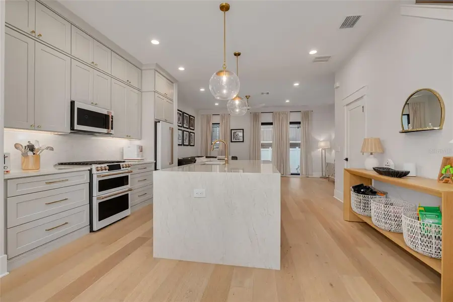 233 8th Street N, Saint Petersburg, FL 33701 - #3