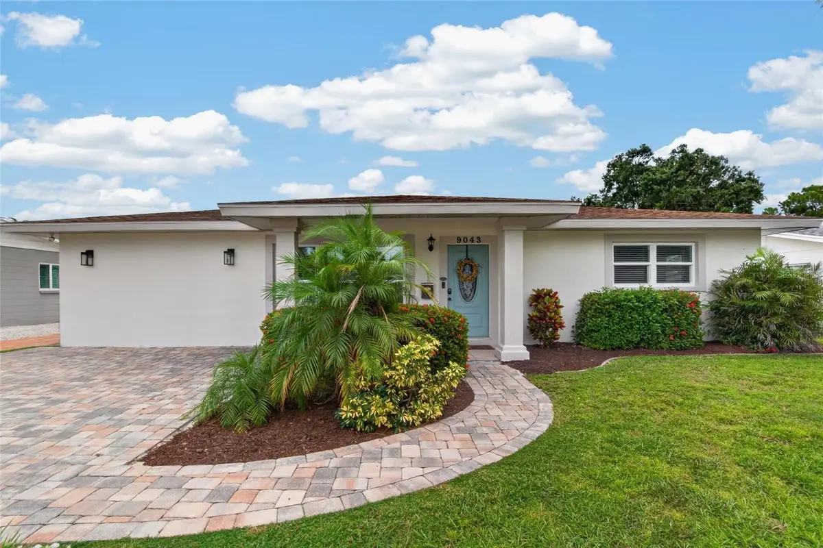 9043 2nd Street N, Saint Petersburg, FL 33702 - #1