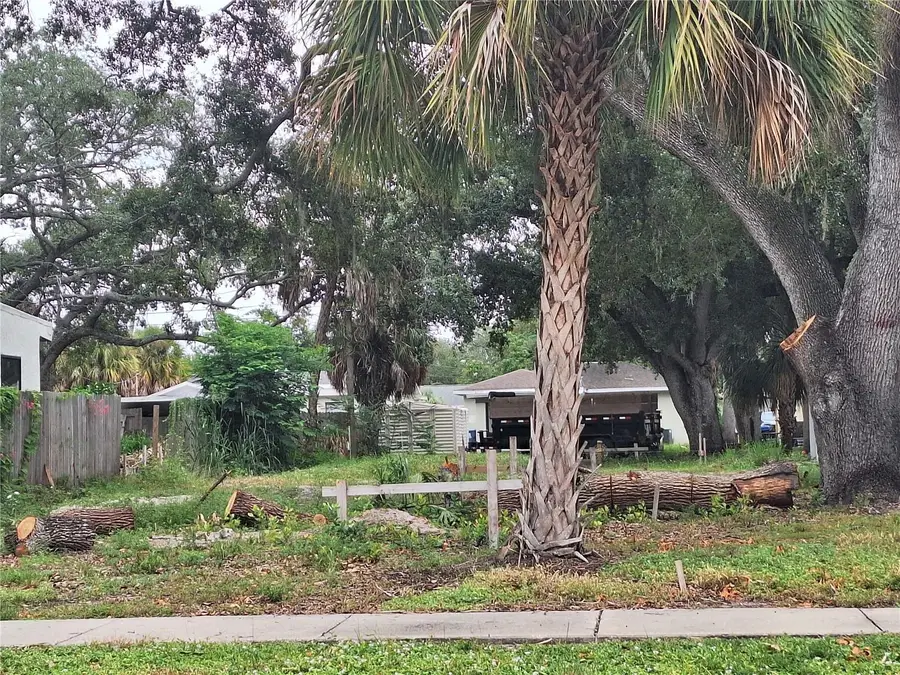3910 8th Street S, Saint Petersburg, FL 33705 - #3