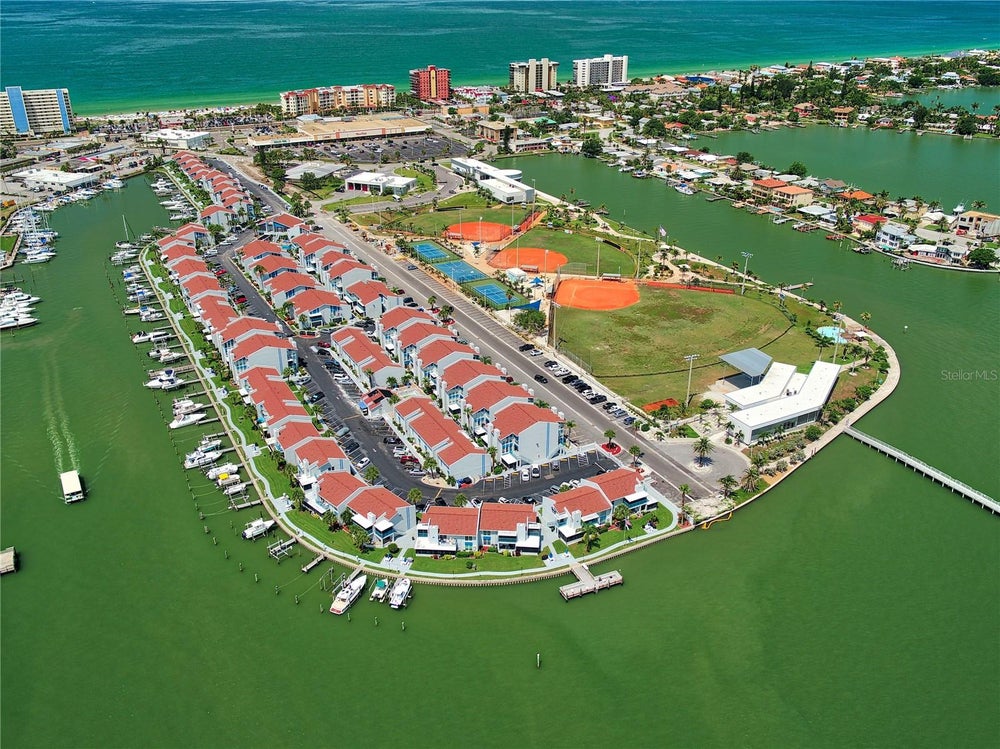 171 Medallion Boulevard B, MADEIRA BEACH, FL 33708 BHGRE