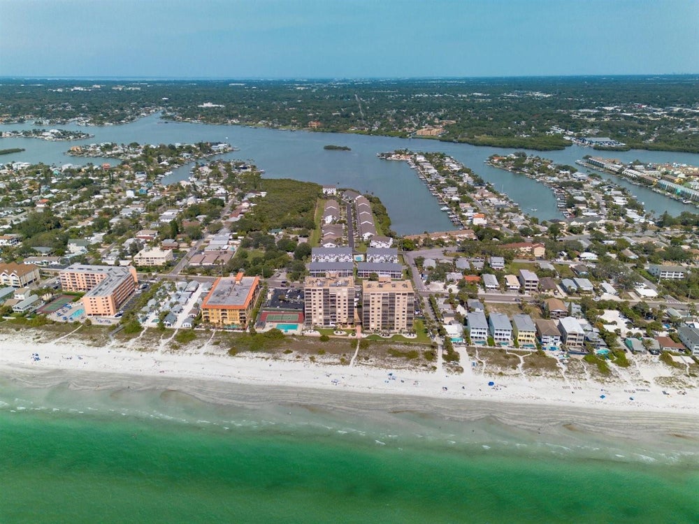 911 Hidden Harbour Drive, INDIAN ROCKS BEACH, FL 33785 BHGRE