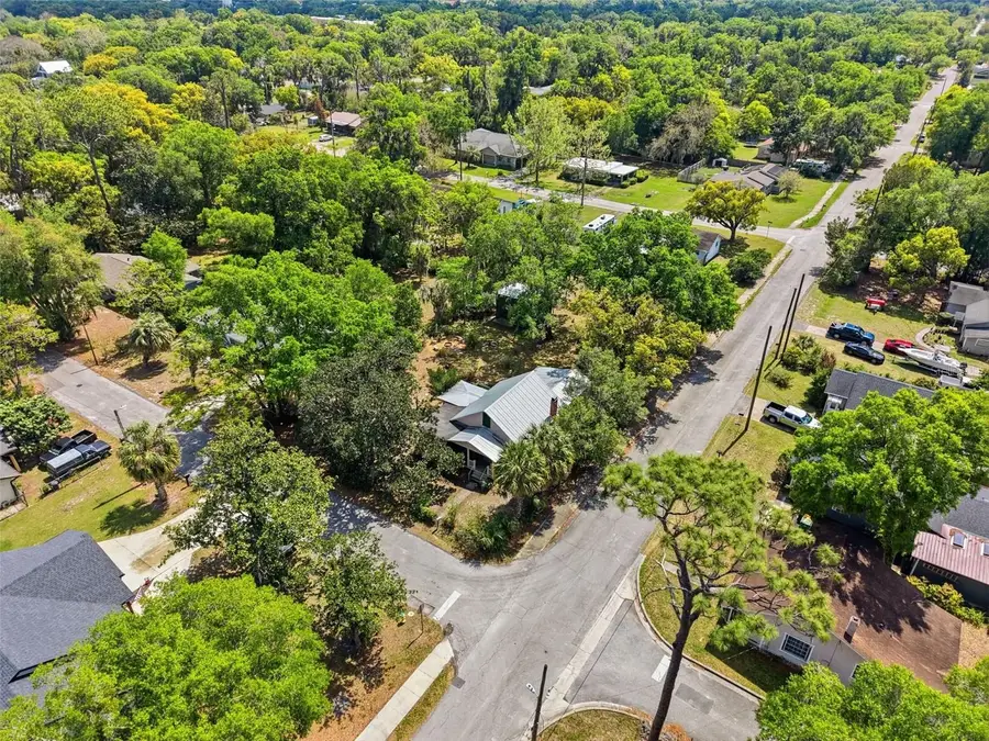 748 W Florence Avenue, Deland, FL 32720 - #2