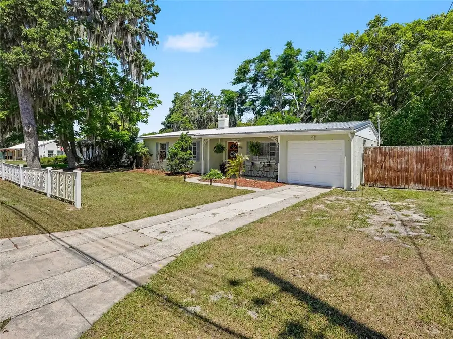 315 W 11th Avenue, Mount Dora, FL 32757 - #3