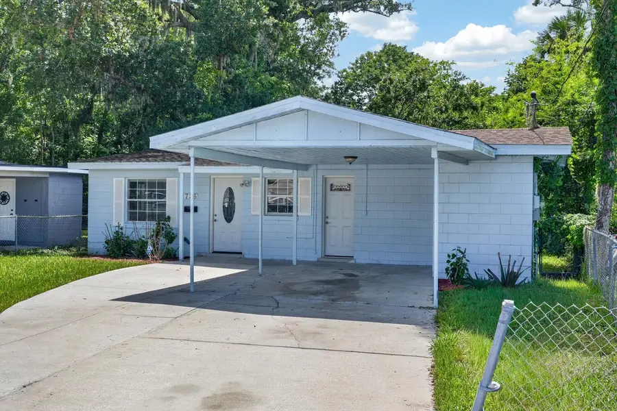 736 S Caroline Street, Daytona Beach, FL 32114 - #3