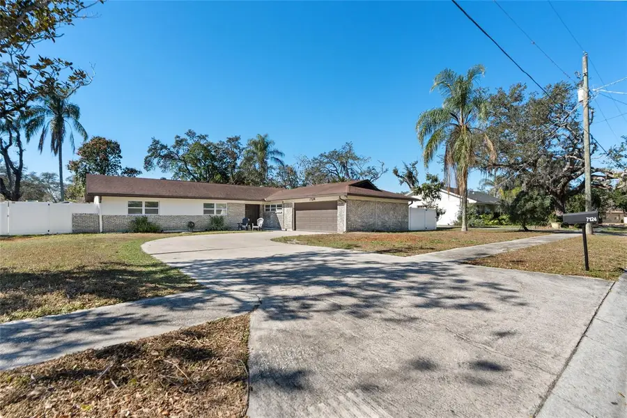 7124 Wrenwood Circle, Tampa, FL 33617 - Image #2