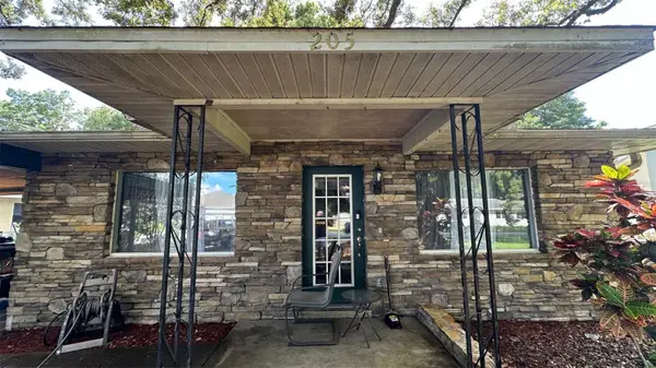 205 Pinecrest Road, MOUNT DORA, FL 32757