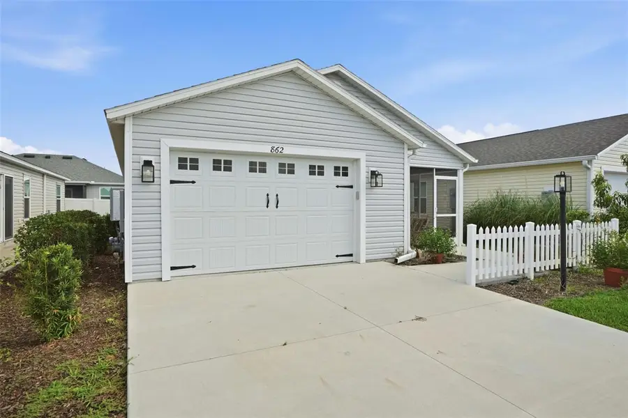 862 Spring Avenue, Leesburg, FL 34762 - #3