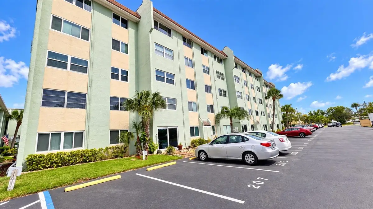 801 83rd Avenue N #114, Saint Petersburg, FL 33702 - #1