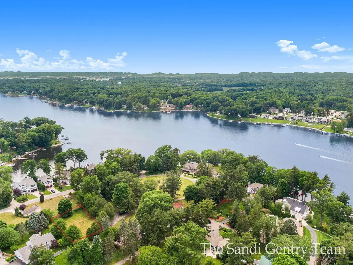 18635 N Fruitport Road, Spring Lake, MI 49456 - #1