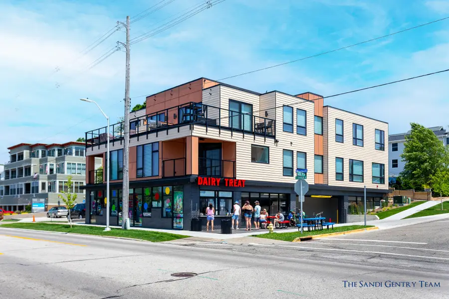 218 S Harbor Drive #202, Grand Haven, MI 49417 - Image #2