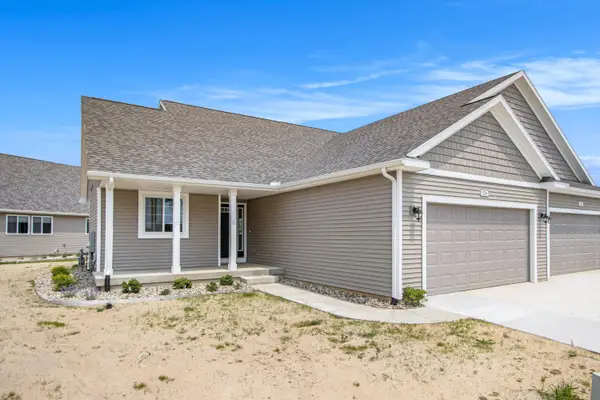 558 Mckinley Court, Three Rivers, MI 49093