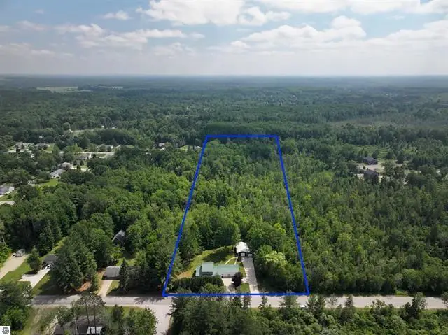 2007 S Lake Mitchell Drive, Cadillac, MI 49601 - Image #2