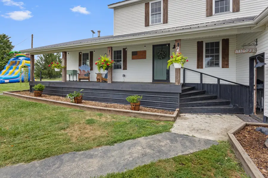 8425 Gilbert Road, Pittsford, MI 49271 - Image #2