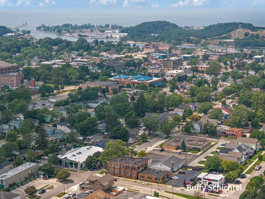 633 Elliott Avenue #10, Grand Haven, MI 49417 - #3