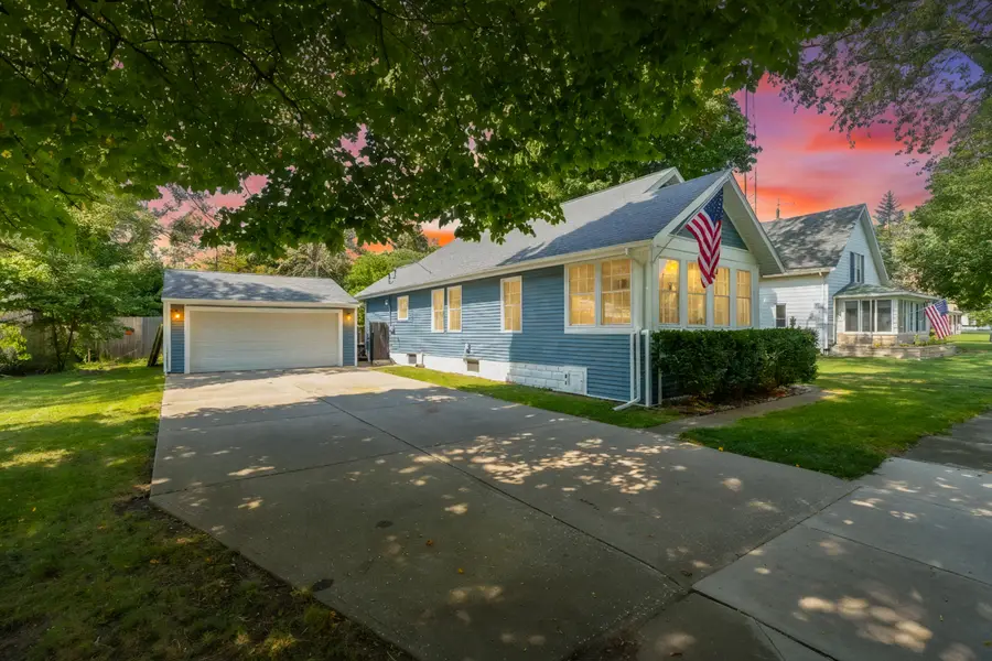 332 Sutherland Avenue, Watervliet, MI 49098 - Image #2