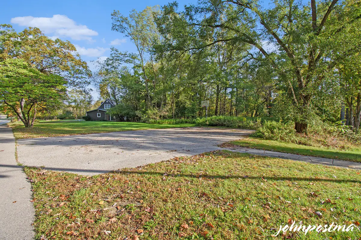 962 Buttrick Avenue Se, Ada, MI 49301 - Image #1