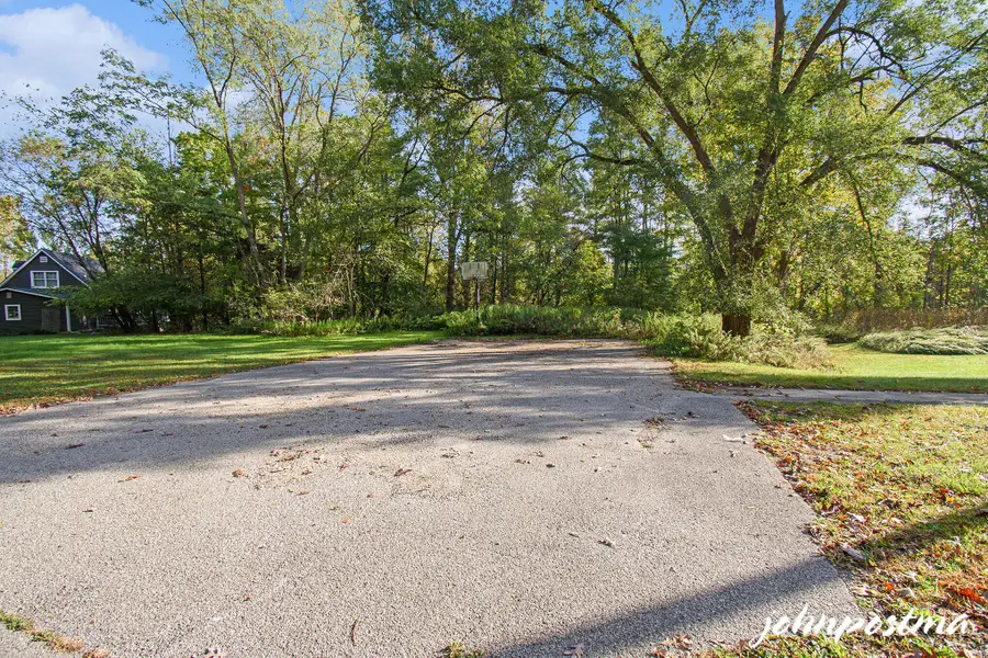 962 Buttrick Avenue Se, Ada, MI 49301 - Image #2