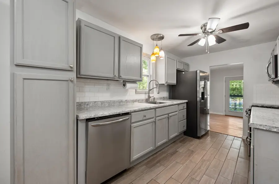 85 Doremus Avenue, Waterford, MI 48328 - Image #2