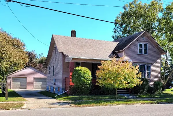 807 Davis Street, Manistee, MI 49660