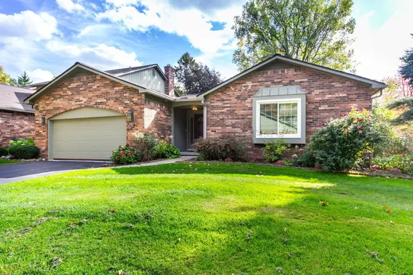 5630 S Adams Way, Bloomfield Twp, MI 48302