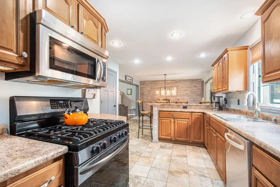 70445 Sunrise Drive, Edwardsburg, MI 49112 - Image #3