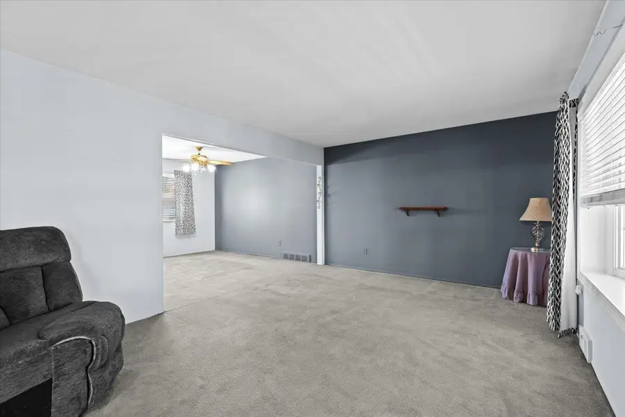 32438 Lancaster Drive, Warren, MI 48088 - Image #2