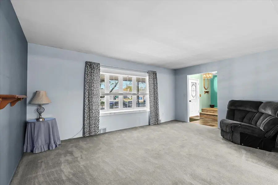 32438 Lancaster Drive, Warren, MI 48088 - Image #3