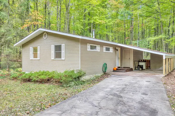 8128 Highland Trail, Canadian Lakes, MI 49346