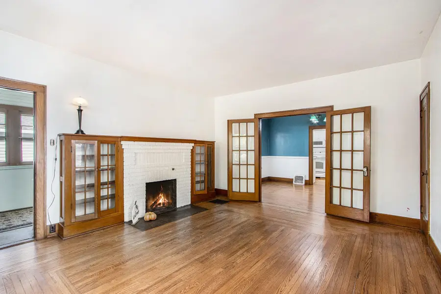 117 S Adams Street, Lawton, MI 49065 - Image #2