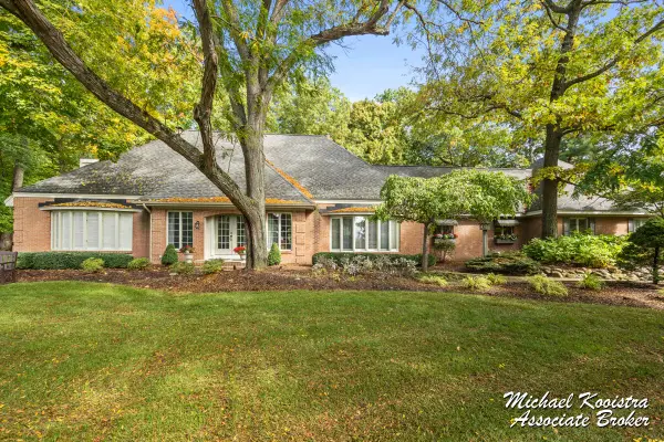 2520 Shadowbrook Drive Se, Grand Rapids, MI 49546