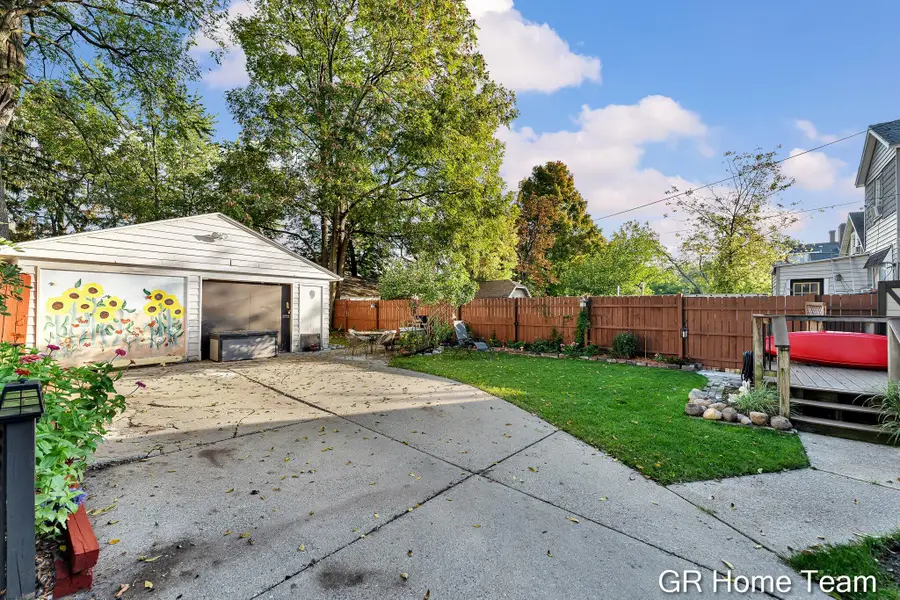 617 Atwood Street Ne, Grand Rapids, MI 49503 - Image #2