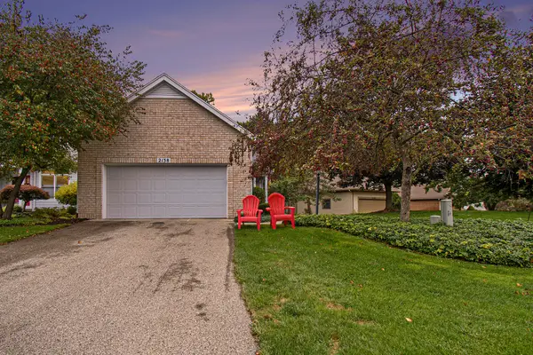 2138 S Cross Creek Drive Se, Grand Rapids, MI 49508