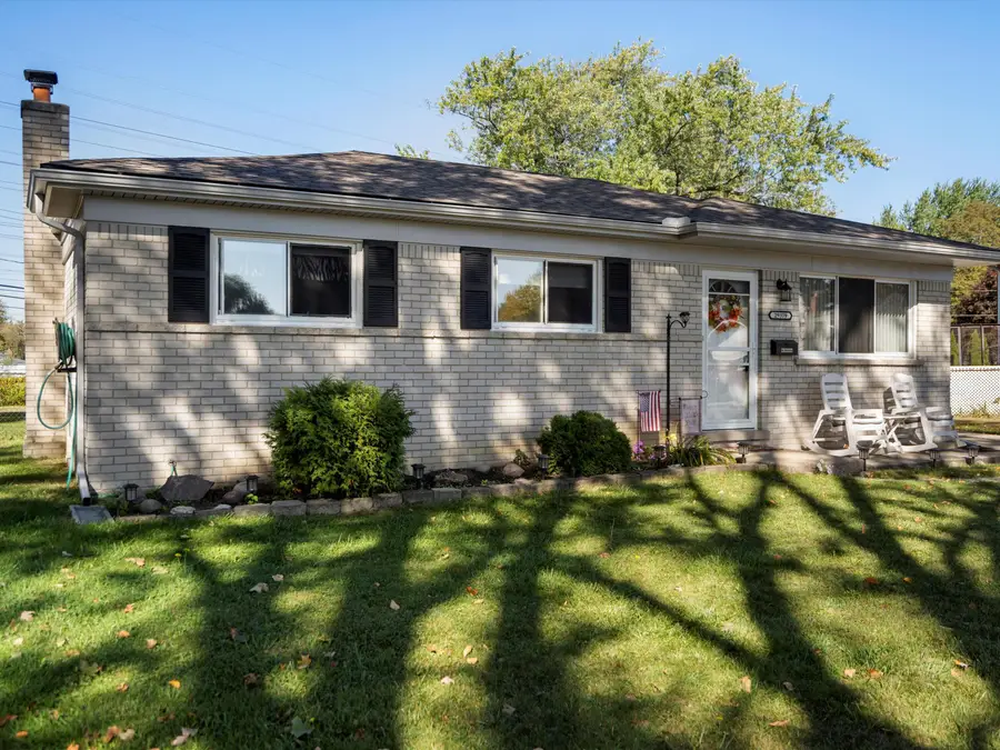 29379 Newport Drive, Warren, MI 48088 - Image #2
