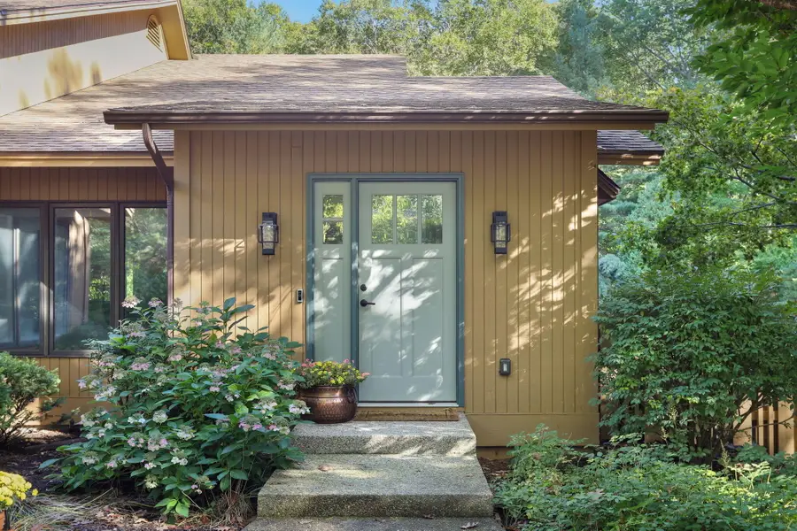 295 N Lakeshore Drive, Holland, MI 49424 - Image #2