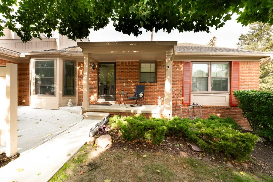 7156 Sturnbridge #90, West Bloomfield, MI 48322 - Image #3