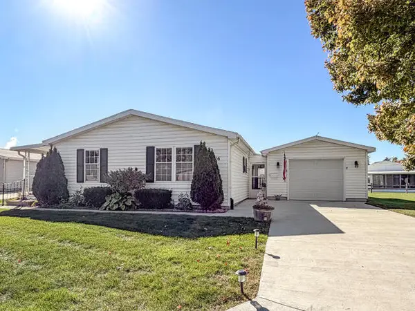 316 Cadgewith E, Lansing, MI 48906