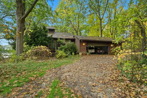 8890 Tipsico Lake Road, Holly, MI 48442