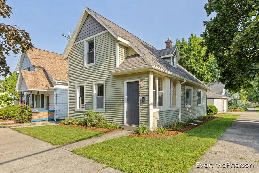 935 Watson Street Sw, Grand Rapids, MI 49503 - Image #2