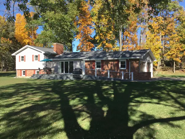 1246 Vincent Lake Lane, Tekonsha, MI 49092