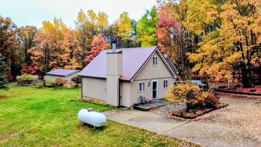 108 Deerwood Court, Roscommon, MI 48653 - Image #2