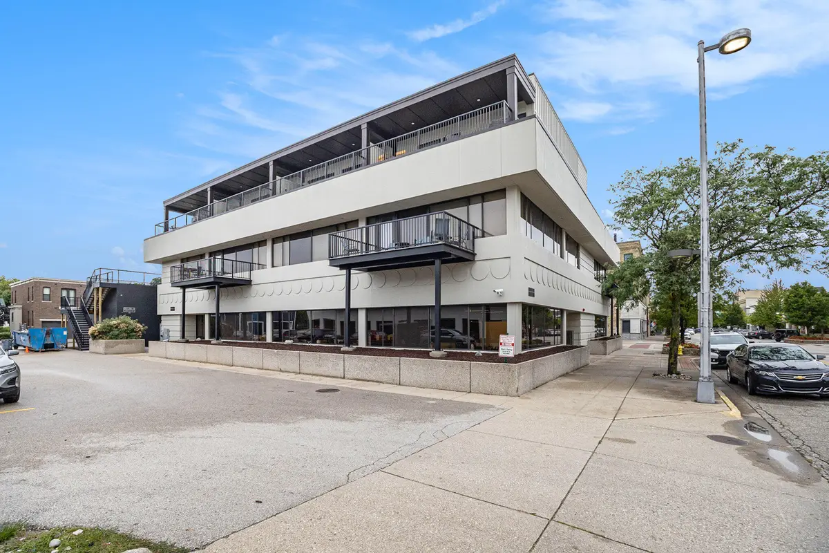 300 Washington Avenue #4, Grand Haven, MI 49417 - Image #1