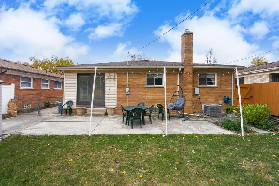 14420 Vernon Street, Oak Park, MI 48237 - Image #3